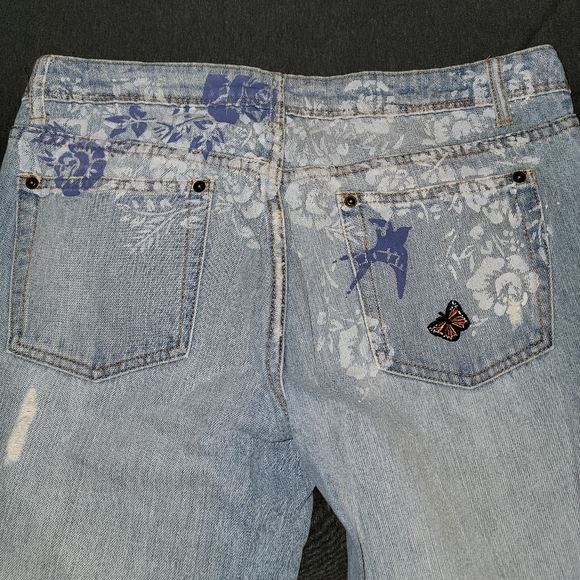 dELiA*s Painted Distressed Jeans - Size 11/12 - Light Wash - Picture 9 of 12